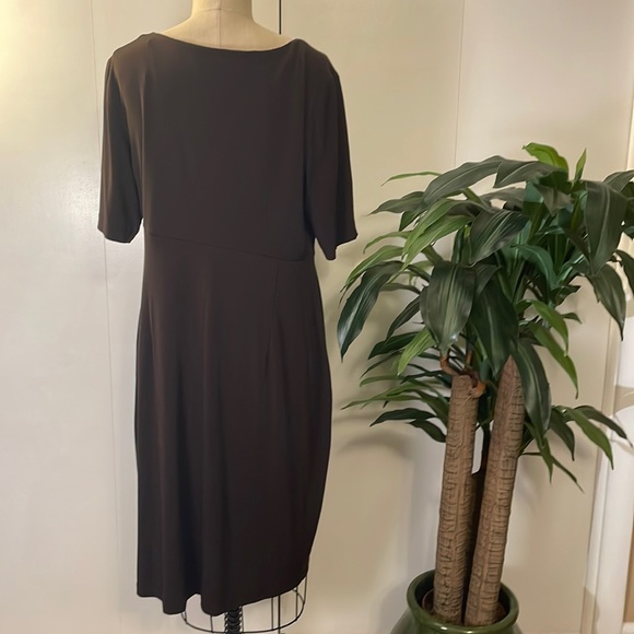 Dress barn short sleeve ruched dress in brown - Picture 4 of 7